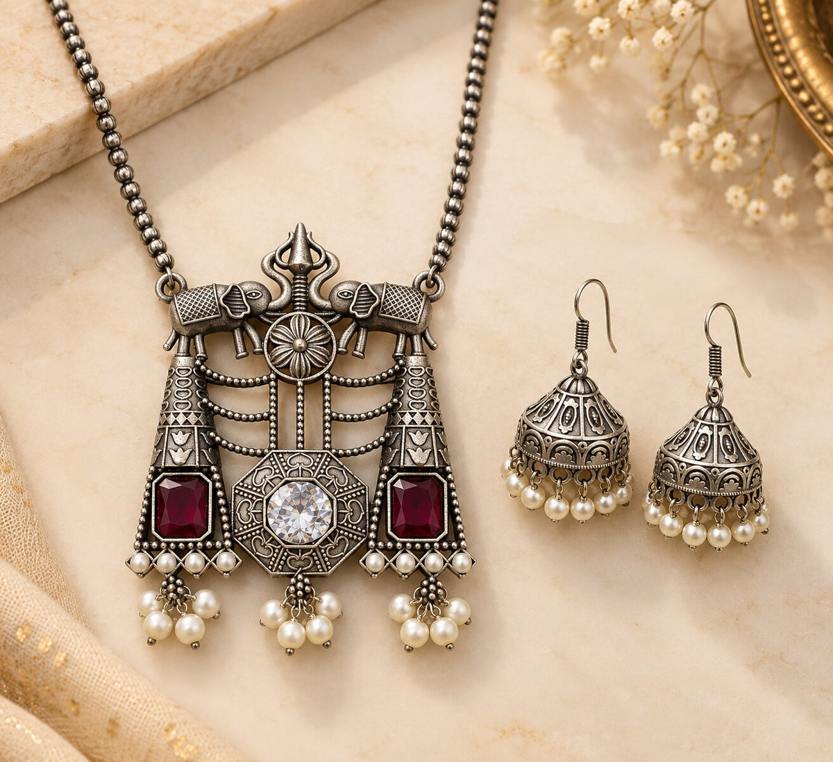 Gauri Pendant Set