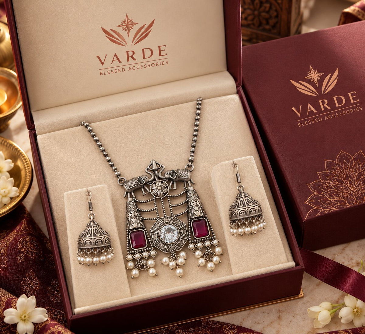 Gauri Pendant Set